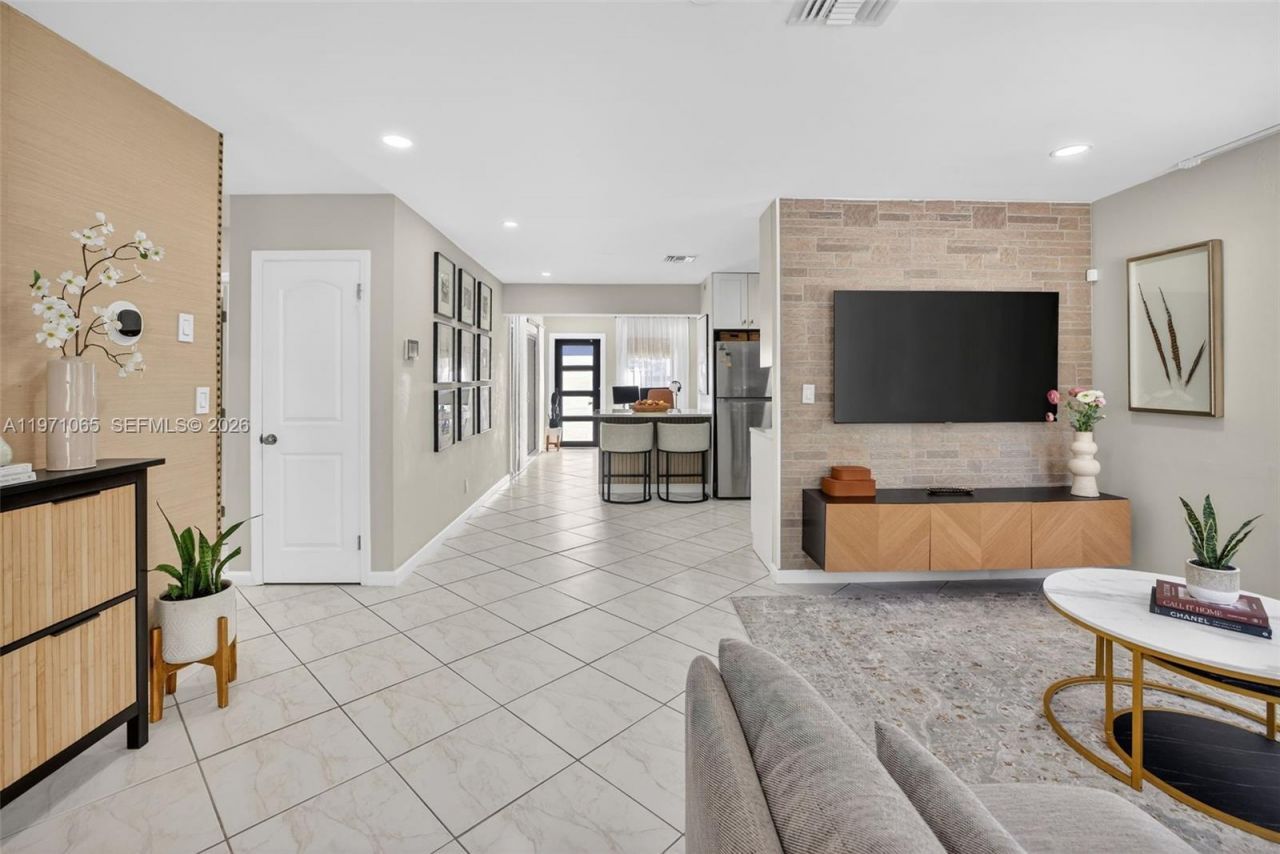 252 SW 23rd St , Fort Lauderdale, FL 33315 Photo