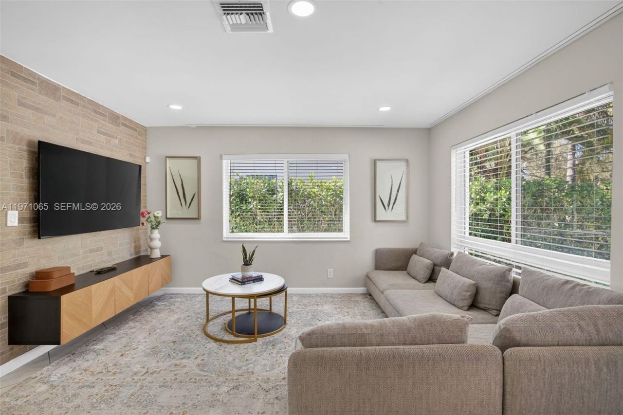 252 SW 23rd St , Fort Lauderdale, FL 33315 Photo