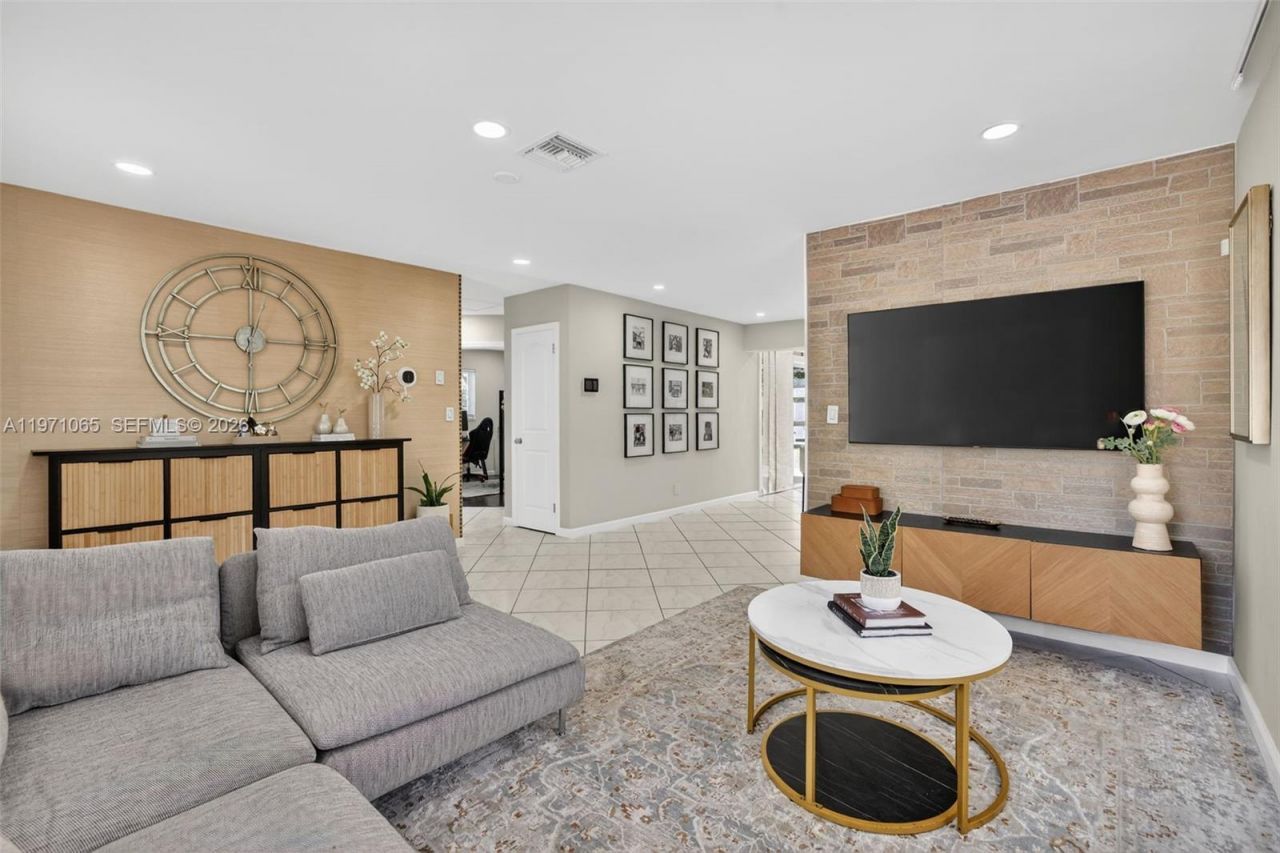 252 SW 23rd St , Fort Lauderdale, FL 33315 Photo