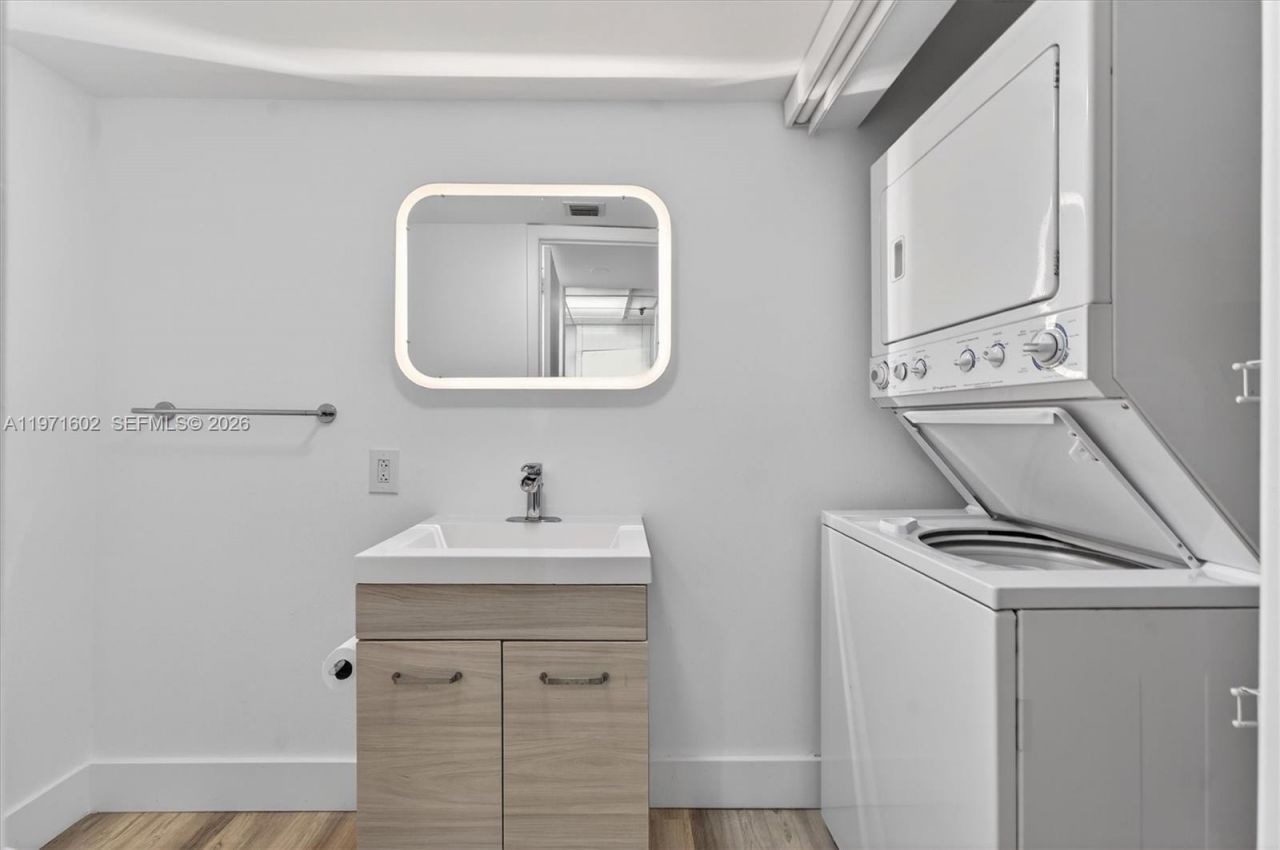 540 Brickell Key Dr , Unit 414, Miami, FL 33131 Photo