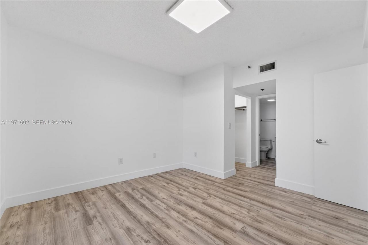 540 Brickell Key Dr , Unit 414, Miami, FL 33131 Photo