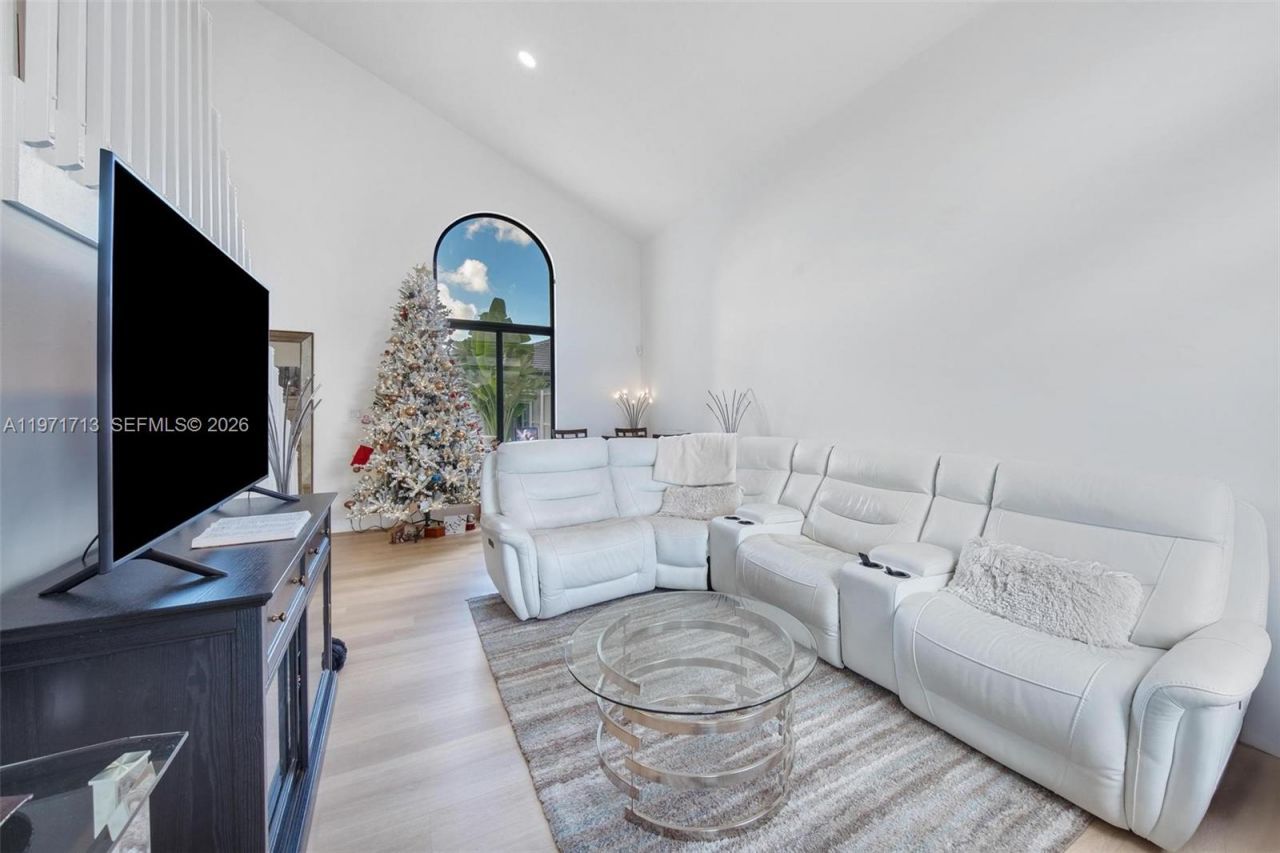 1140 SW 85th Ct, Miami, FL 33144 Photo