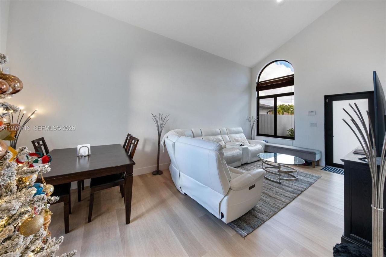 1140 SW 85th Ct, Miami, FL 33144 Photo