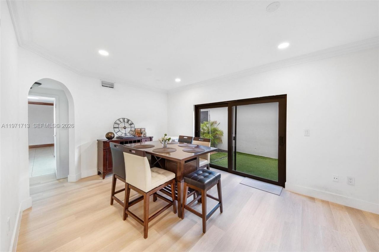 1140 SW 85th Ct, Miami, FL 33144 Photo