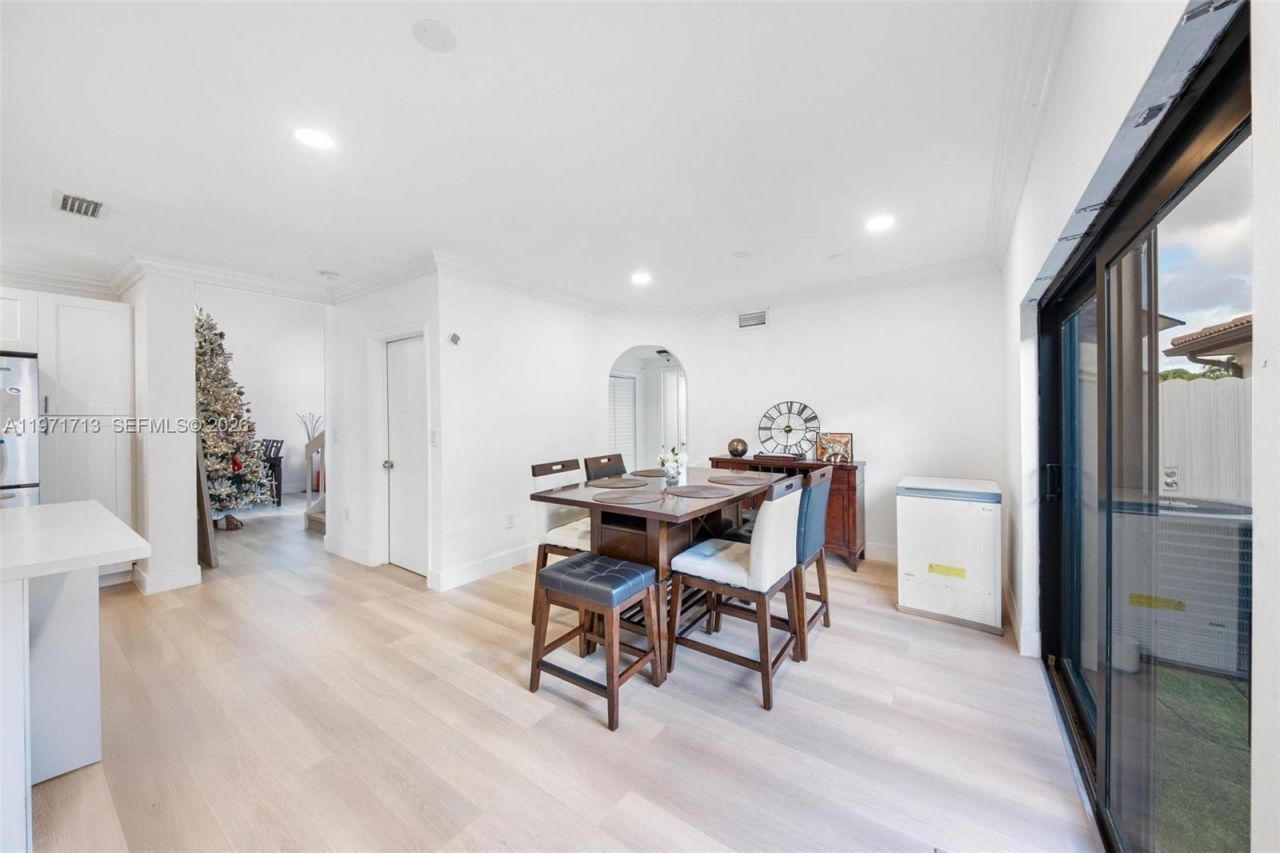 1140 SW 85th Ct, Miami, FL 33144 Photo