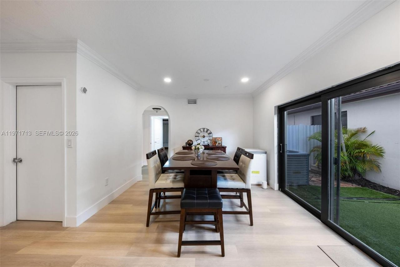 1140 SW 85th Ct, Miami, FL 33144 Photo