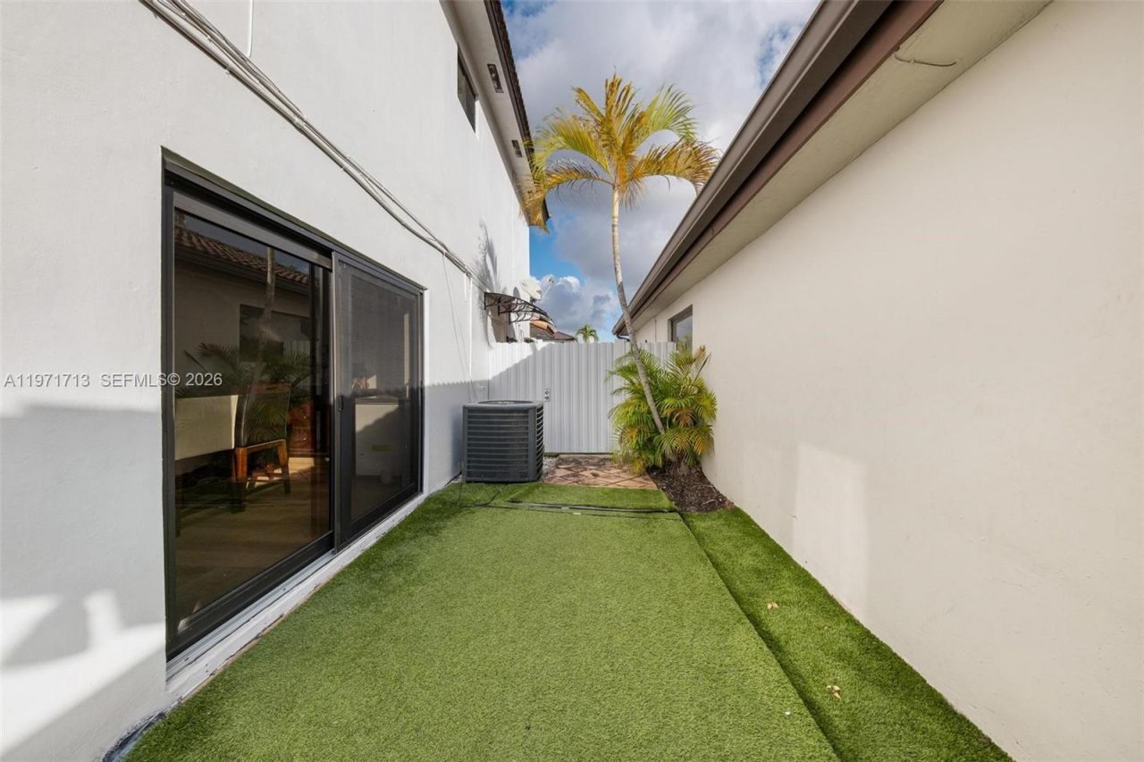 1140 SW 85th Ct, Miami, FL 33144 Photo