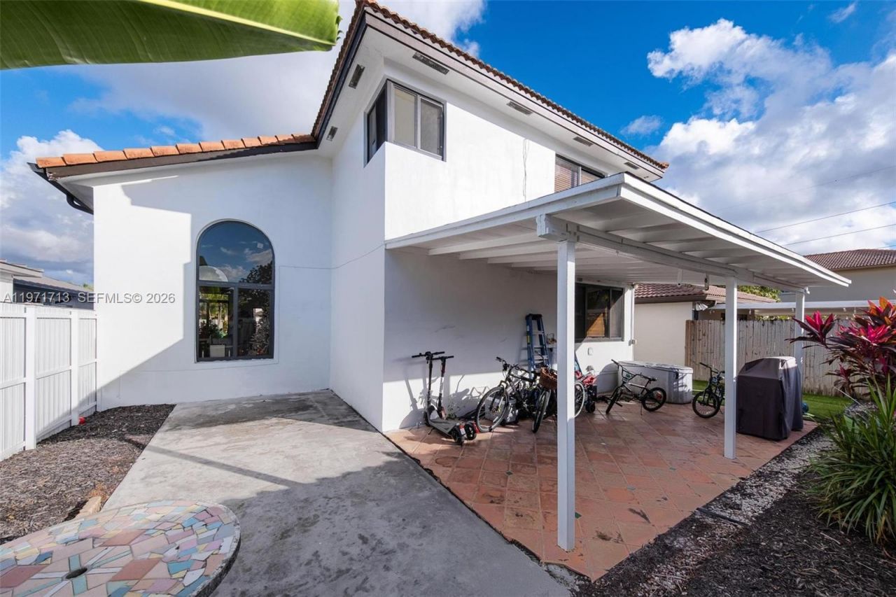 1140 SW 85th Ct, Miami, FL 33144 Photo