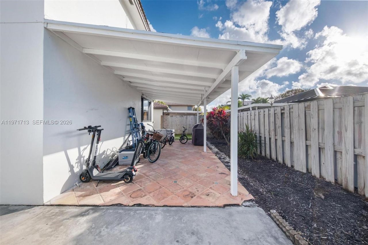 1140 SW 85th Ct, Miami, FL 33144 Photo