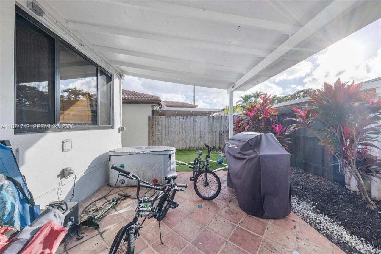 1140 SW 85th Ct, Miami, FL 33144 Photo