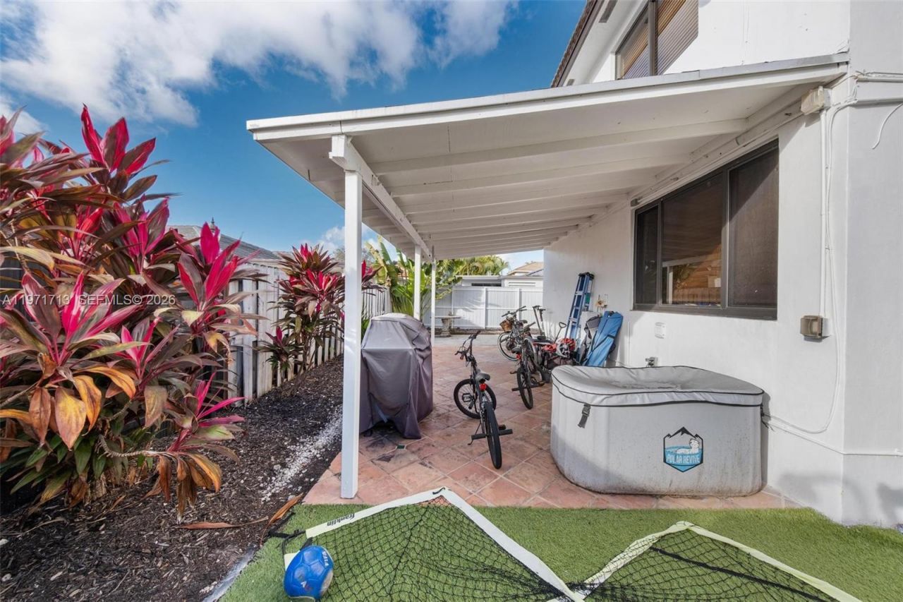 1140 SW 85th Ct, Miami, FL 33144 Photo