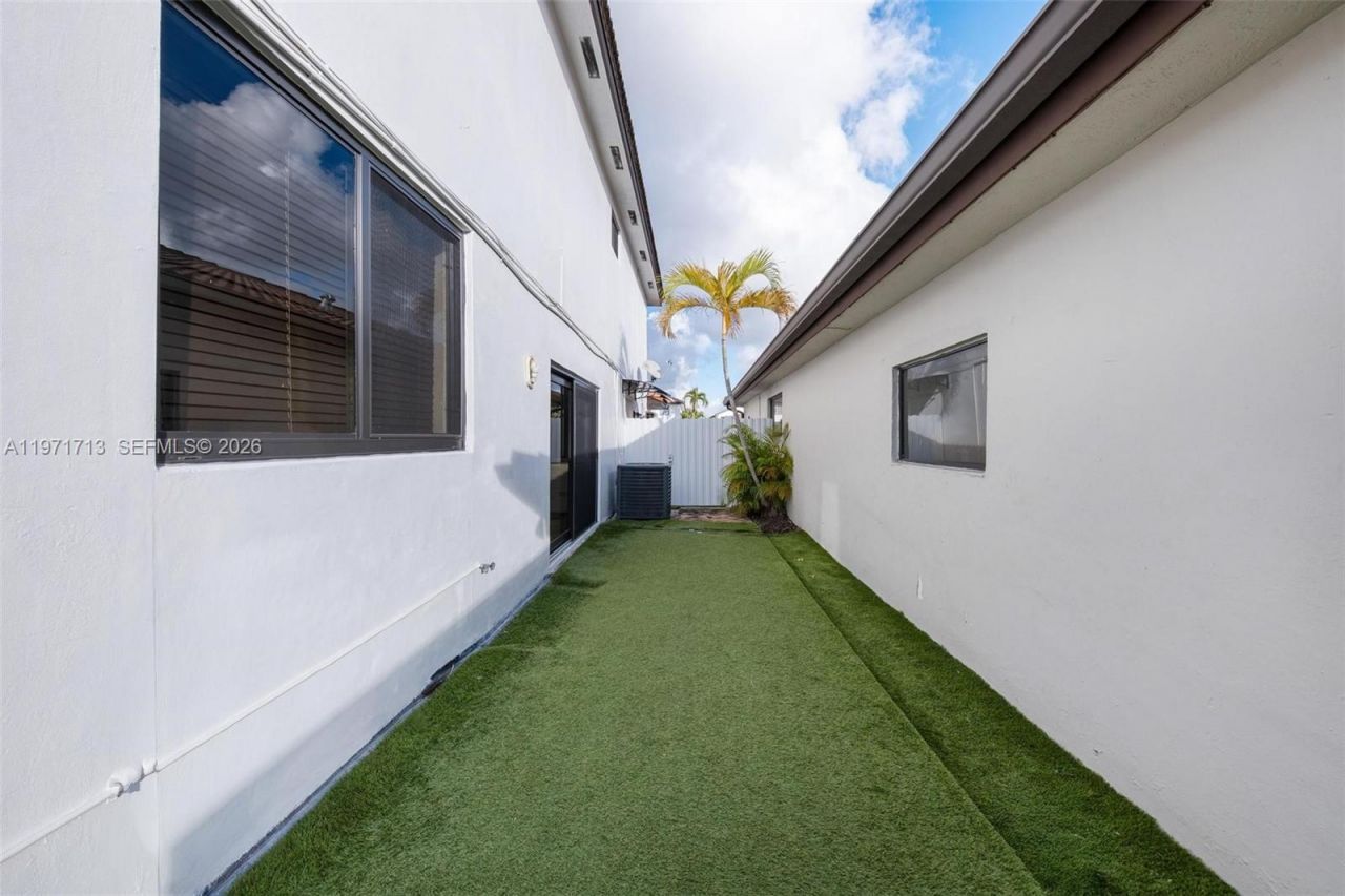 1140 SW 85th Ct, Miami, FL 33144 Photo