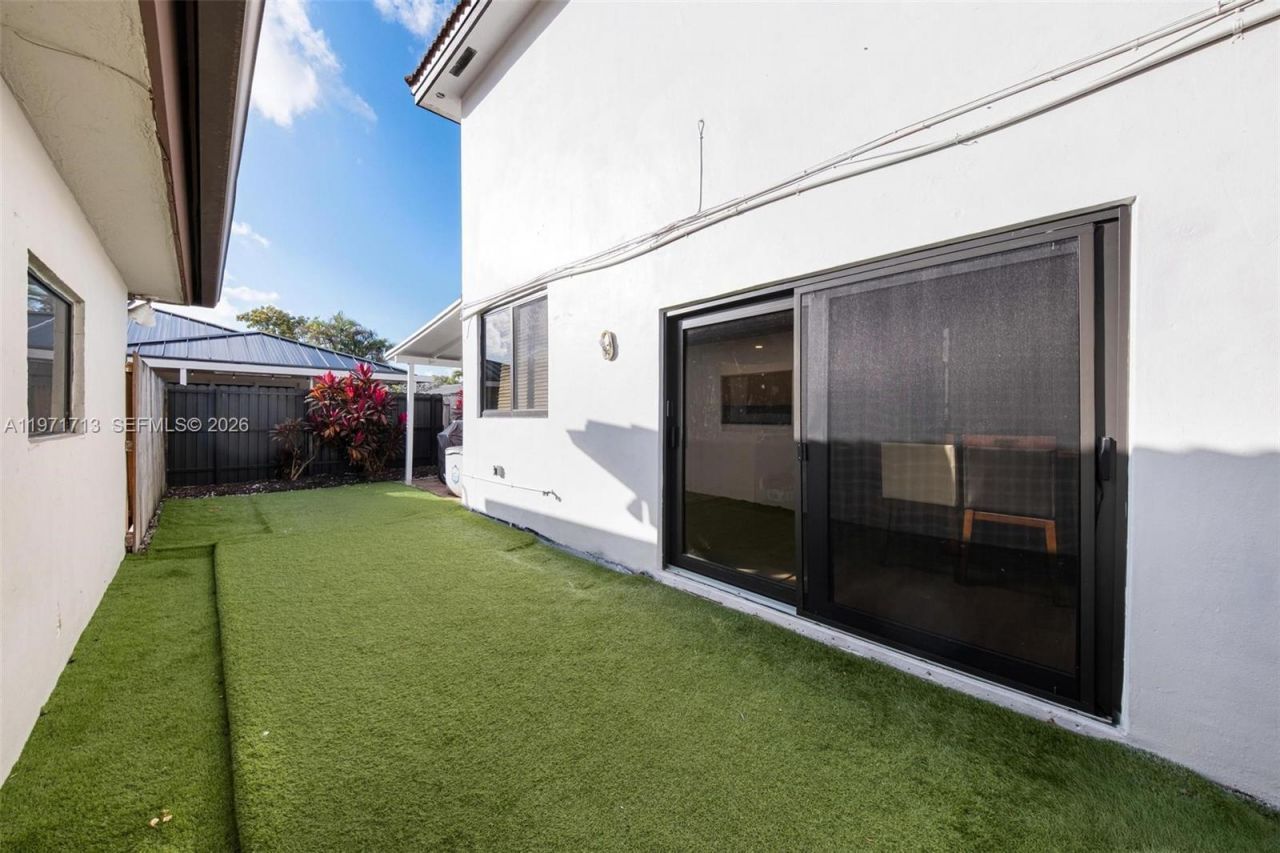 1140 SW 85th Ct, Miami, FL 33144 Photo