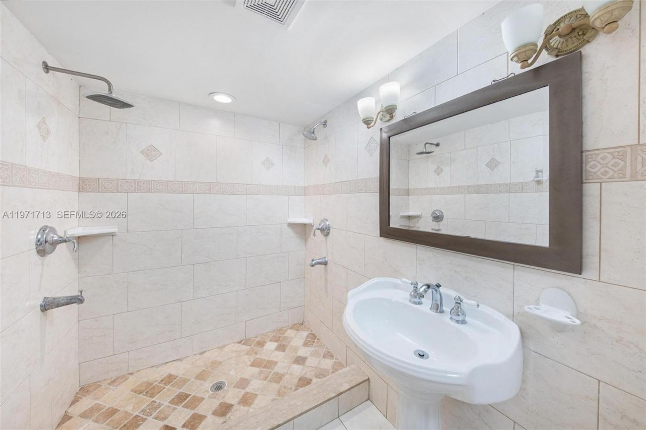 1140 SW 85th Ct, Miami, FL 33144 Photo