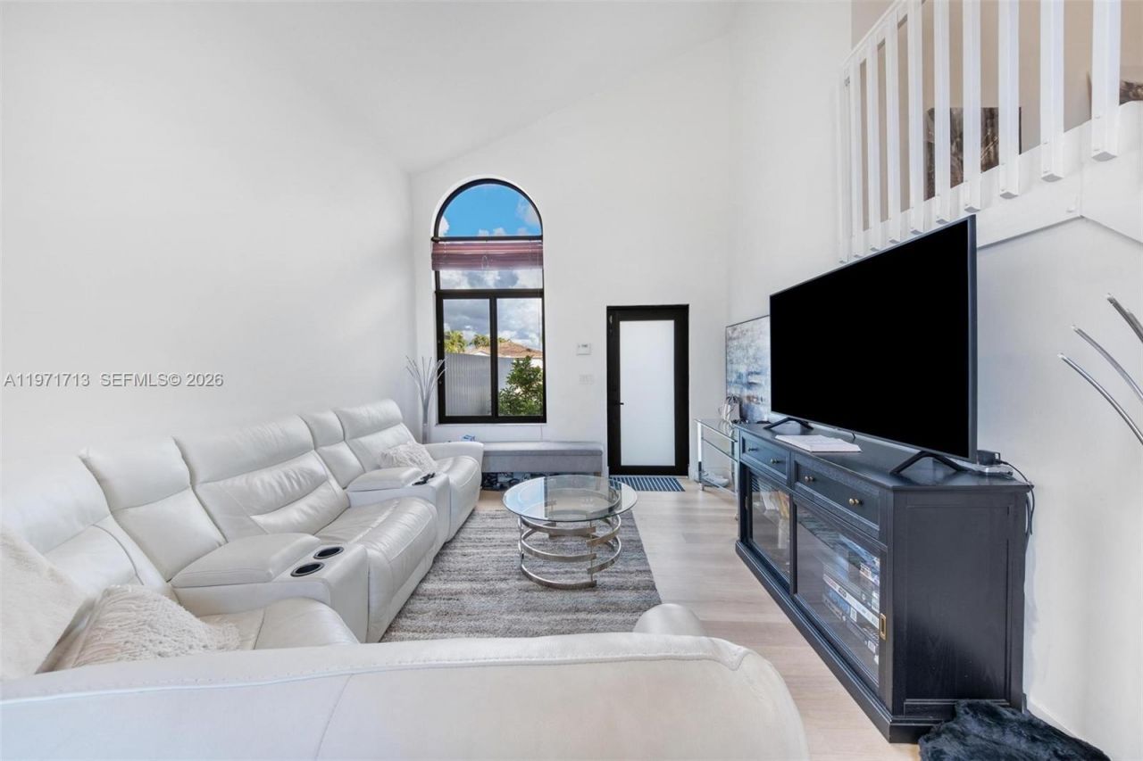 1140 SW 85th Ct, Miami, FL 33144 Photo