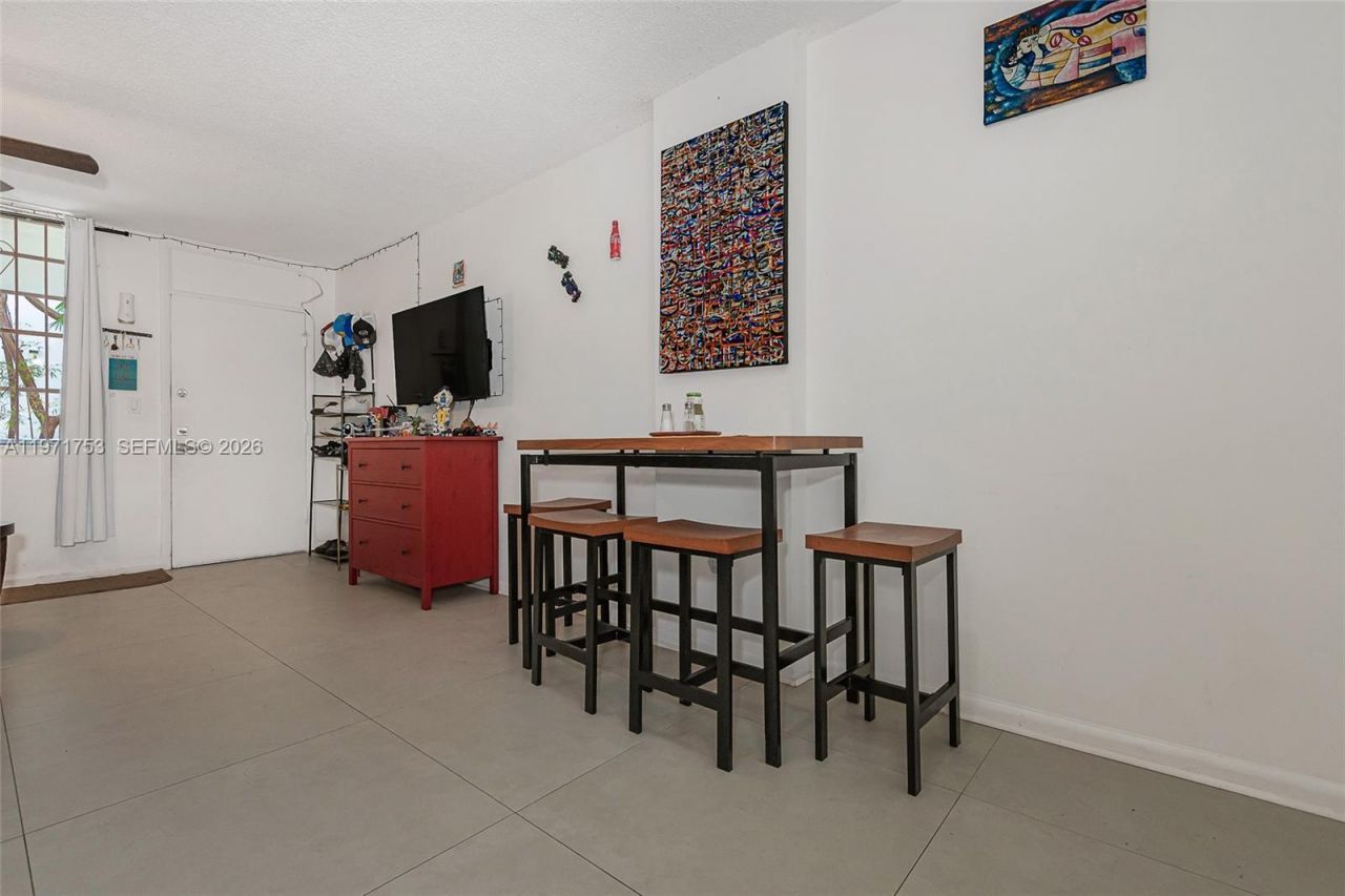 1732 Meridian Ave , Unit 203, Miami Beach, FL 33139 Photo