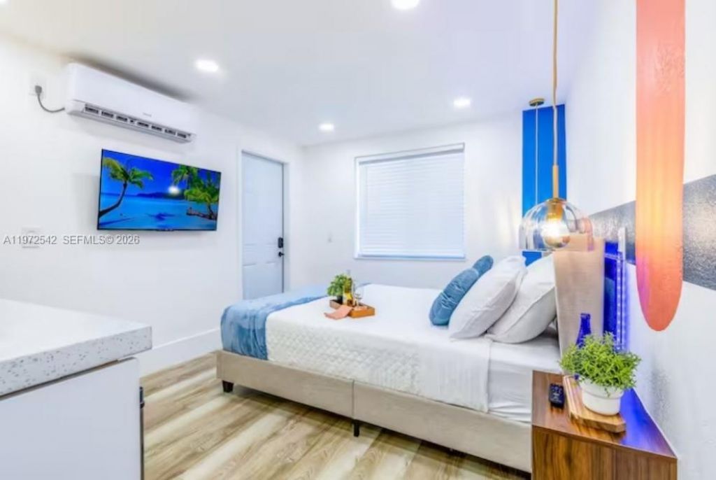 1836 NW 16th Ter , Miami, FL 33125 Photo