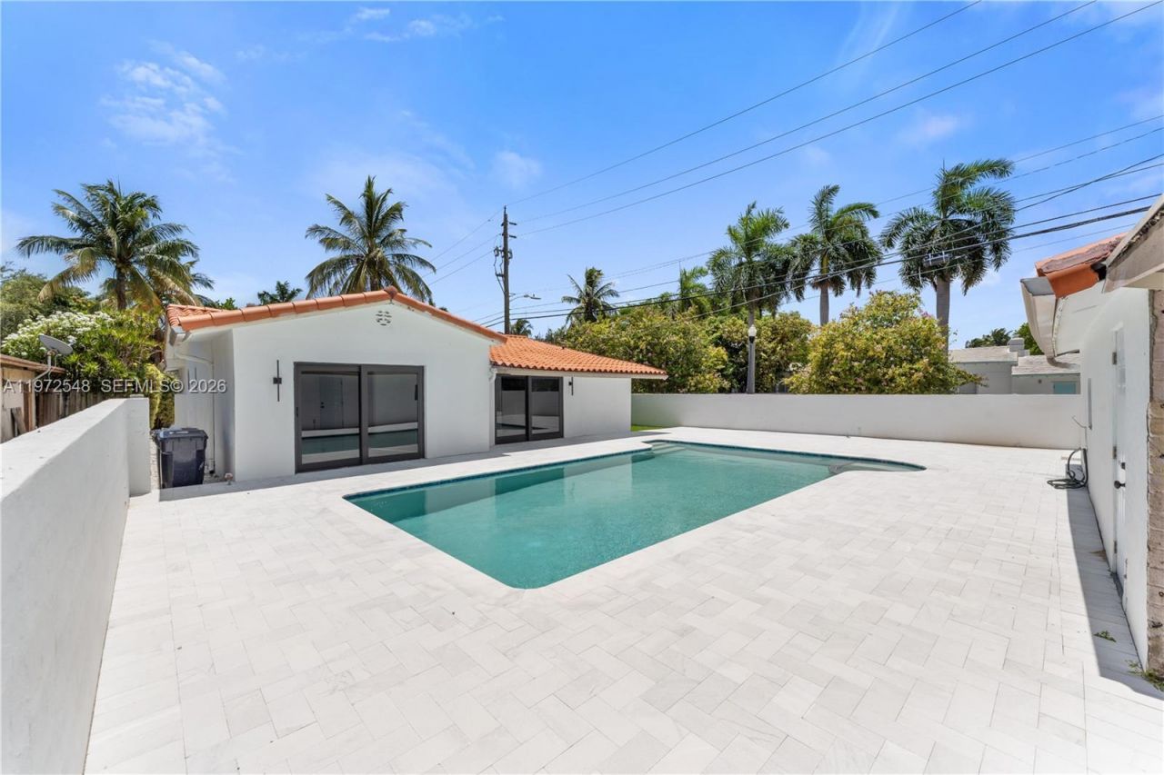 1221 Biarritz Dr, Miami Beach, FL 33141 Photo