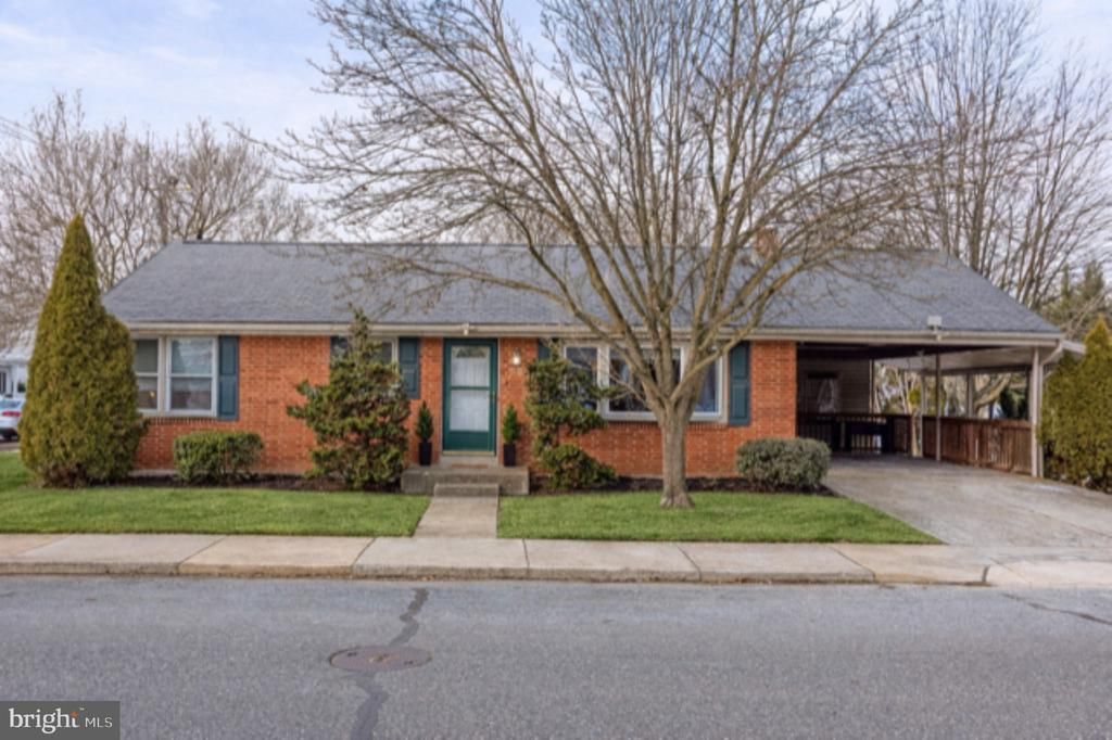 32 S John Street, Hummelstown, PA 17036 Main Photo