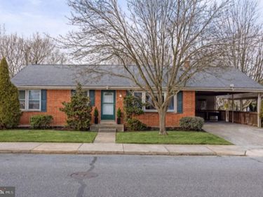 32 S JOHN STREET, HUMMELSTOWN, PA 17036