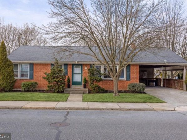 32 S JOHN STREET, HUMMELSTOWN, PA 17036