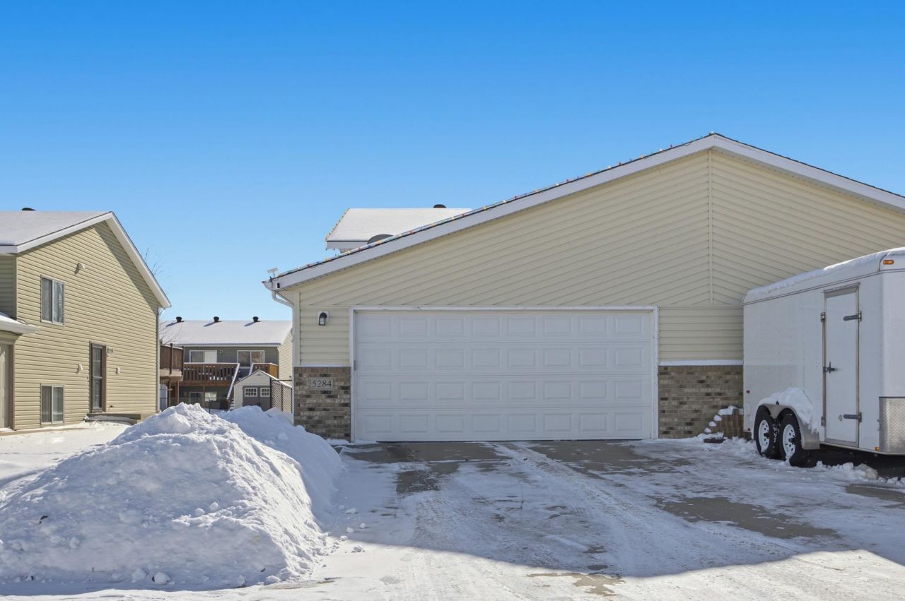 5284 49th Avenue S, Fargo, ND 58104 Main Photo