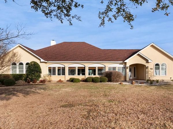 106 Lakeshore Drive, Waxahachie, TX 75165