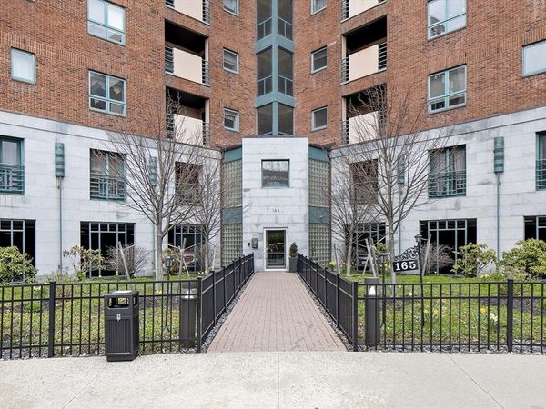 165 Cottage St, Unit 706, Chelsea, MA 02150