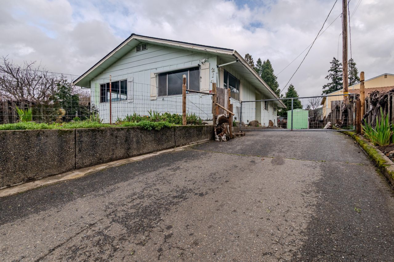 214 Berglund Street, Rogue River, OR 97537 Main Photo