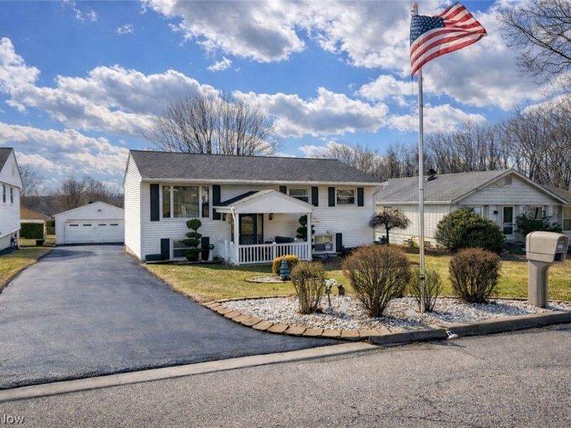 780 Pinetree Circle, East Palestine, OH 44413 Photo 1