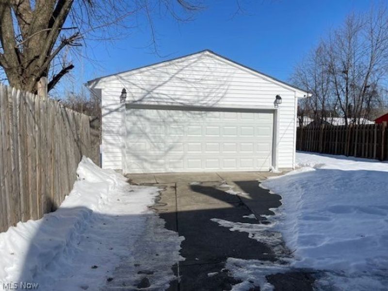 15419 Invermere Avenue, Cleveland, OH 44128 Photo 4