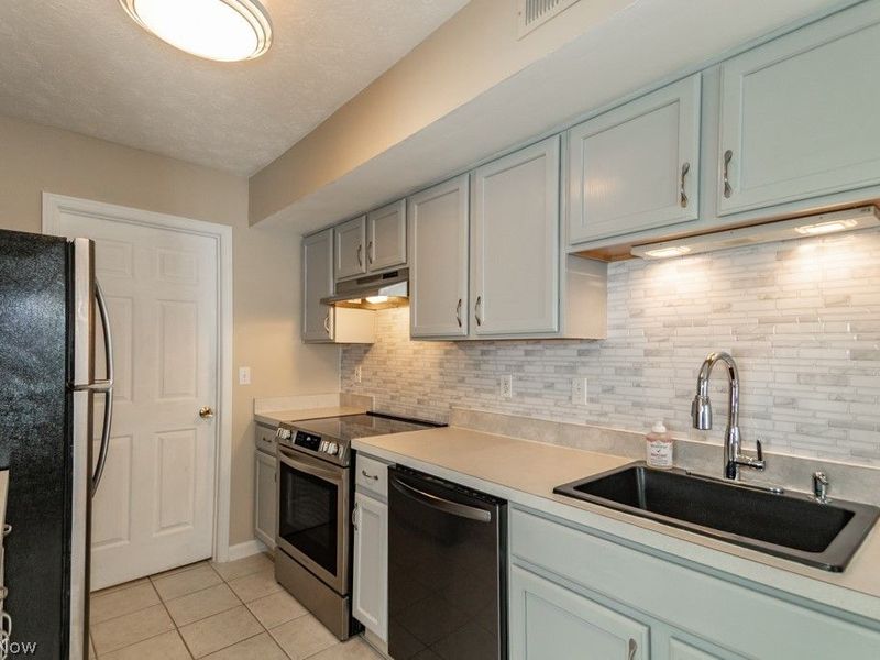 8697 Kingfisher Lane, Macedonia, OH 44056 Photo 9