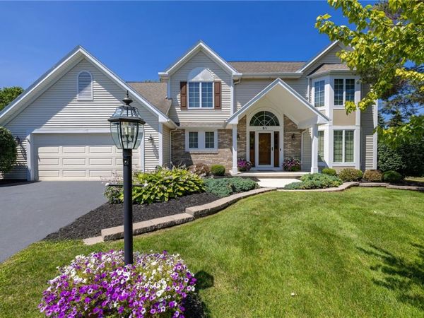 51 Walnut Hill Dr, Penfield, NY 14526