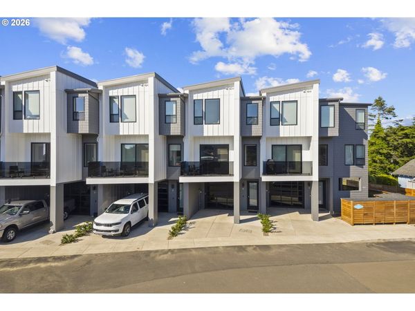 280 NW Huckleberry ST, Unit 6, Waldport, OR 97394