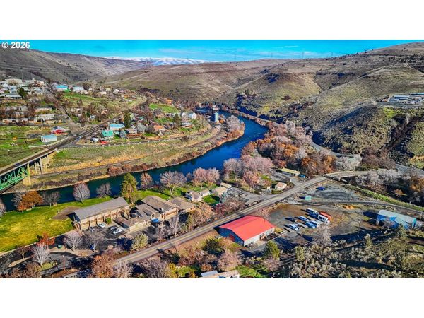 201 Bakeoven Market Road RD, Maupin, OR 97037