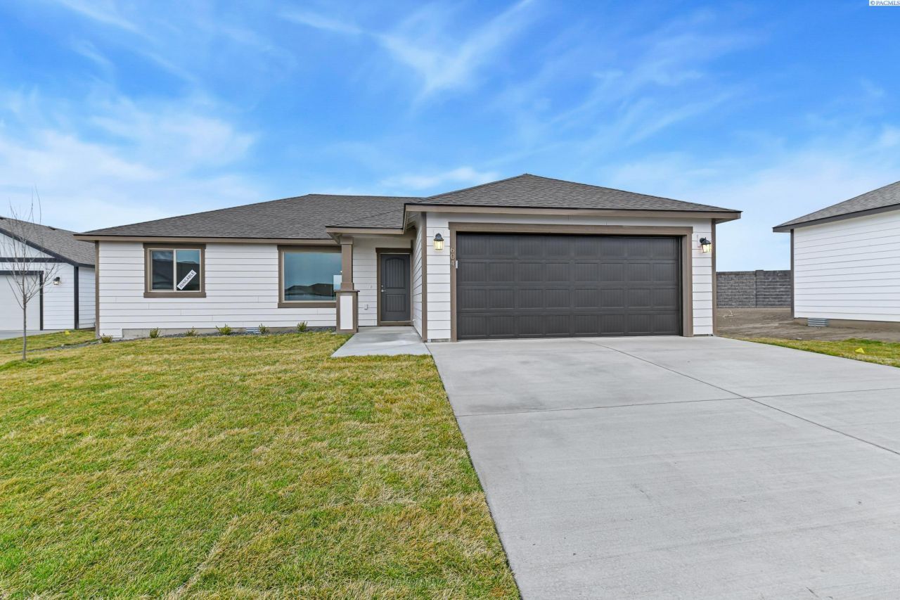 604 Vineyard St, Grandview, WA 98930 Main Photo