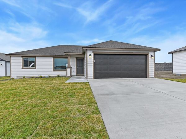 604 Vineyard St, Grandview, WA 98930