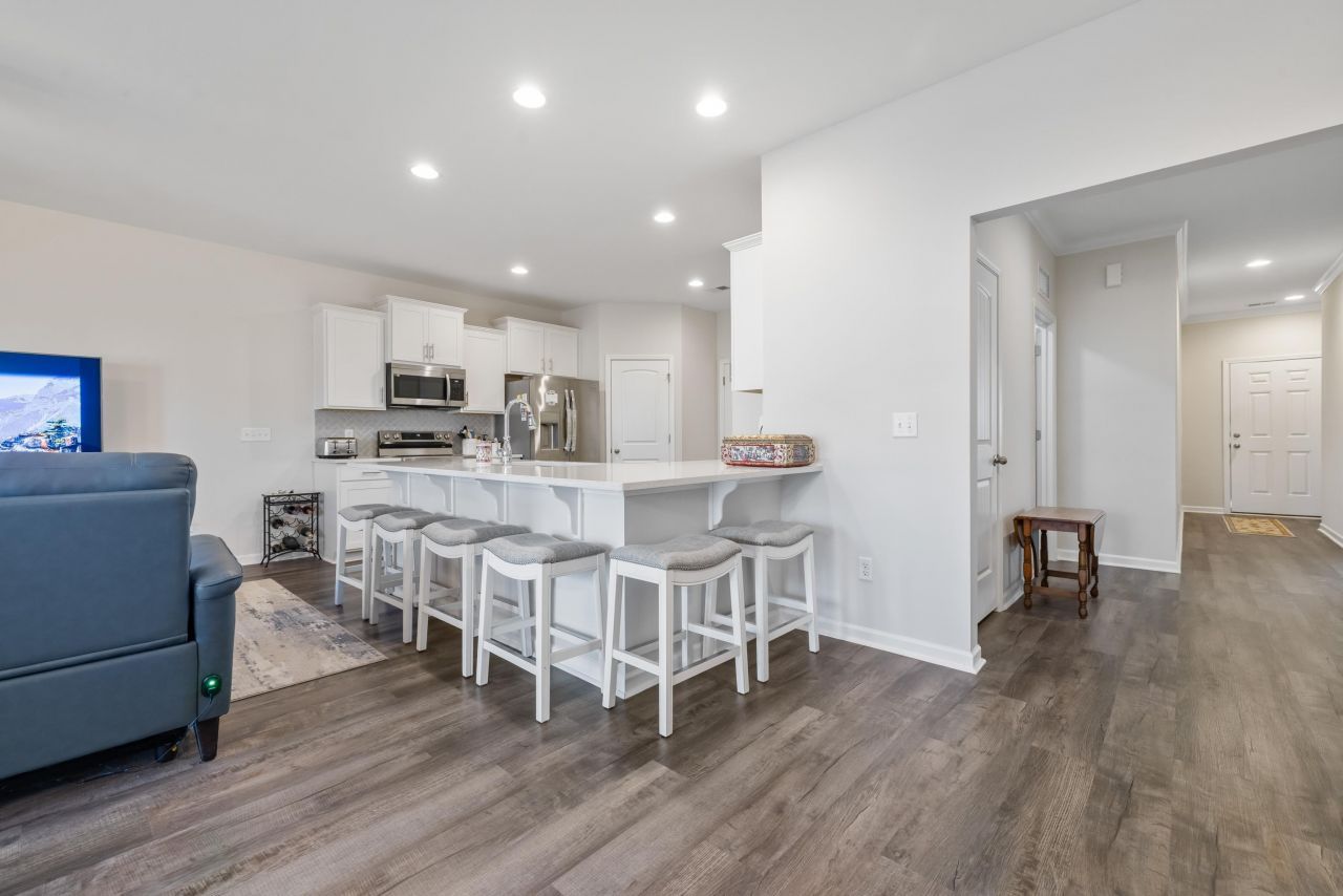 945 Oak Hollow St. Photo 10