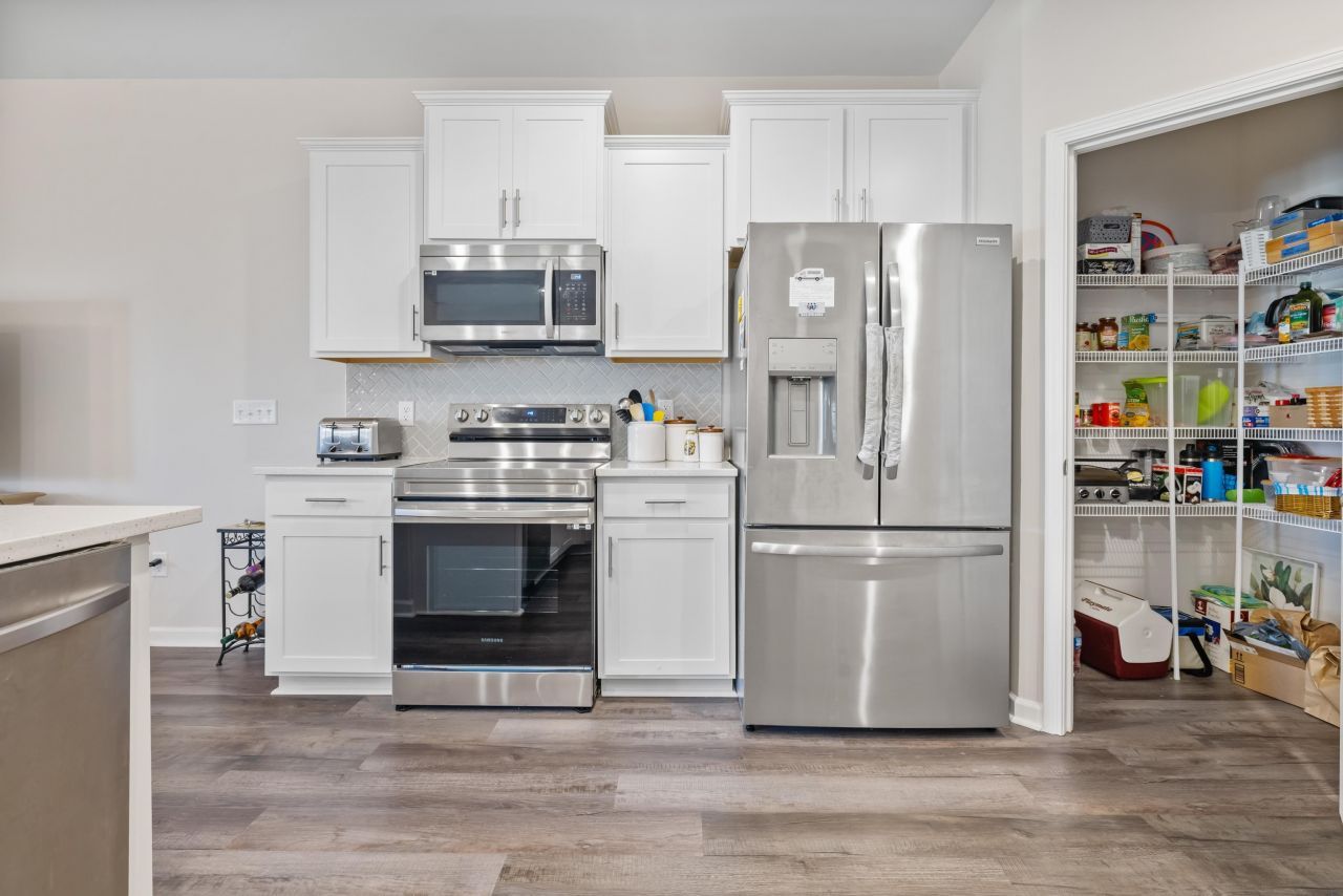 945 Oak Hollow St. Photo 13