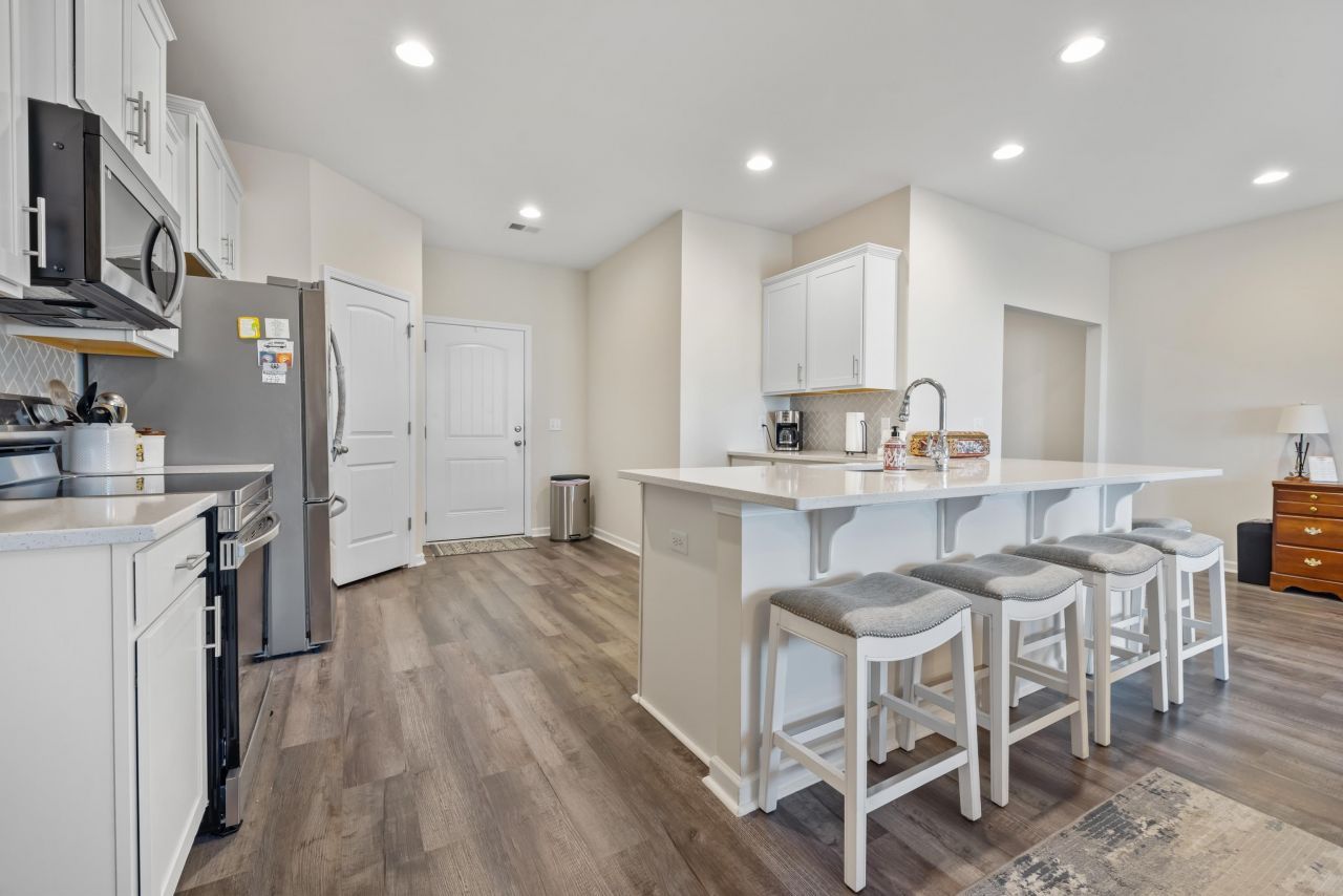 945 Oak Hollow St. Photo 14