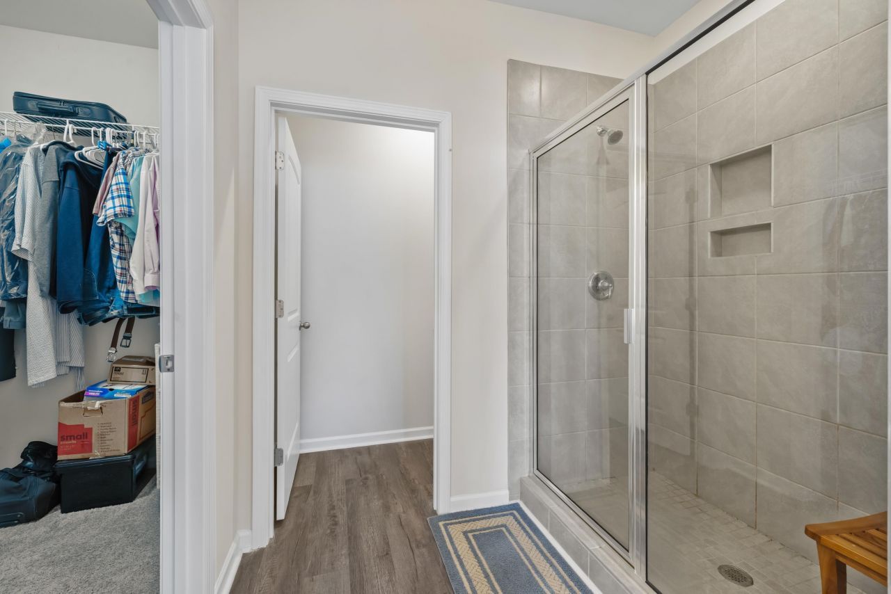 945 Oak Hollow St. Photo 18