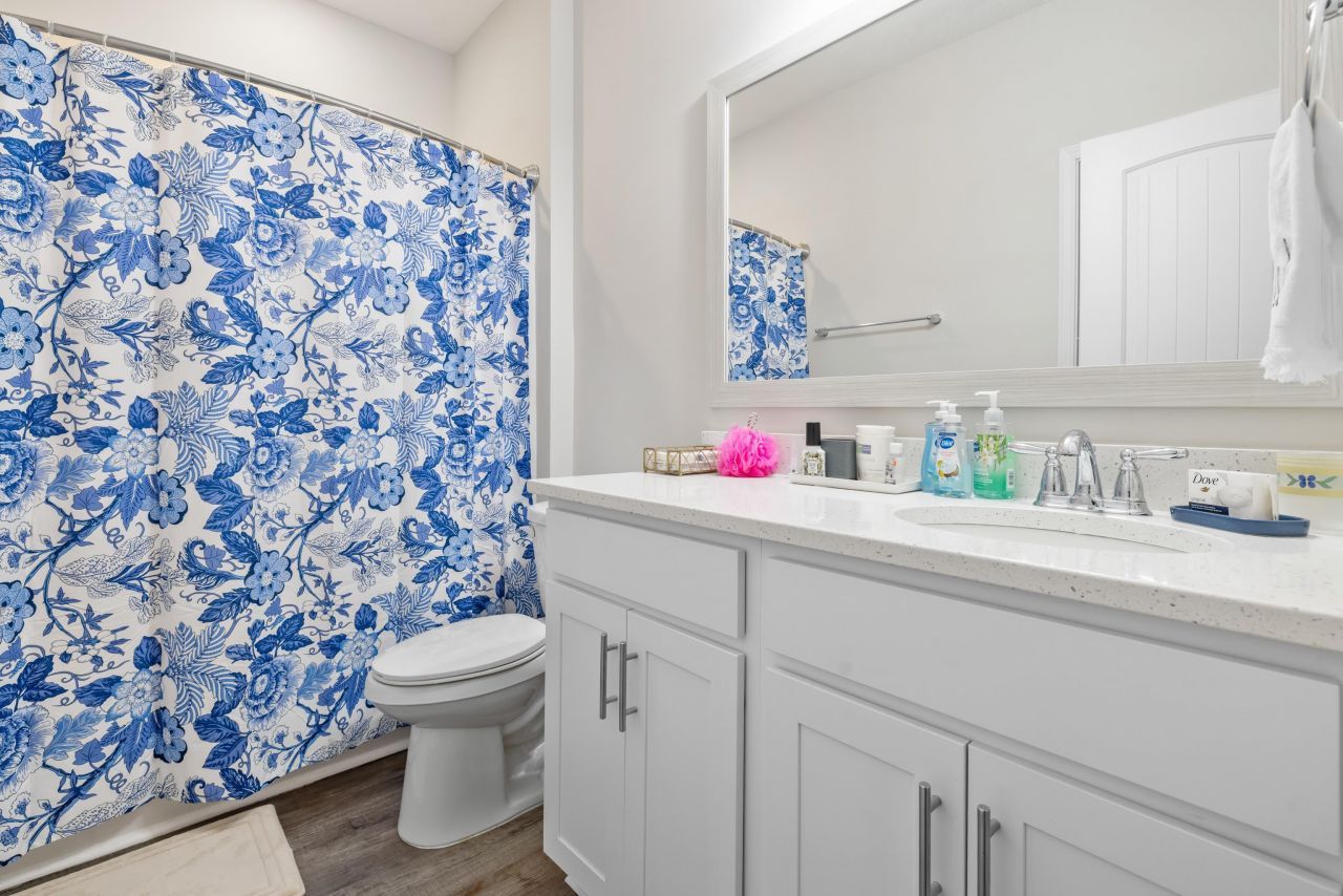 945 Oak Hollow St. Photo 22