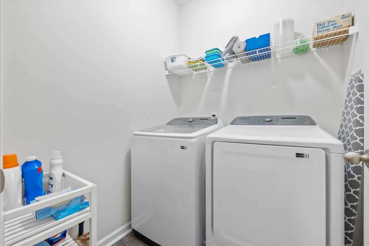 945 Oak Hollow St. Photo 23