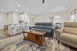 945 Oak Hollow St. photo 4