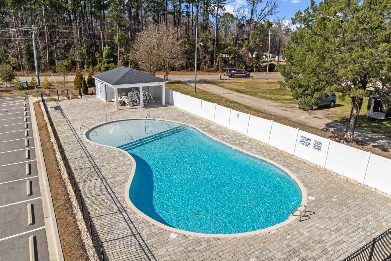 945 Oak Hollow St. Photo 30