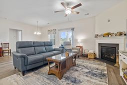 945 Oak Hollow St. photo 4