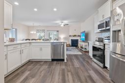 945 Oak Hollow St. photo 4