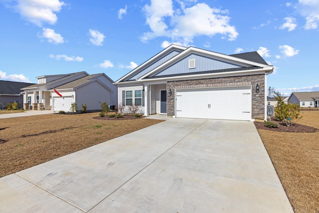 945 Oak Hollow St. Photo 8