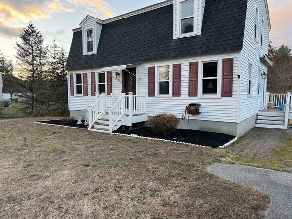 12 Morway Dr, Londonderry, NH 03053