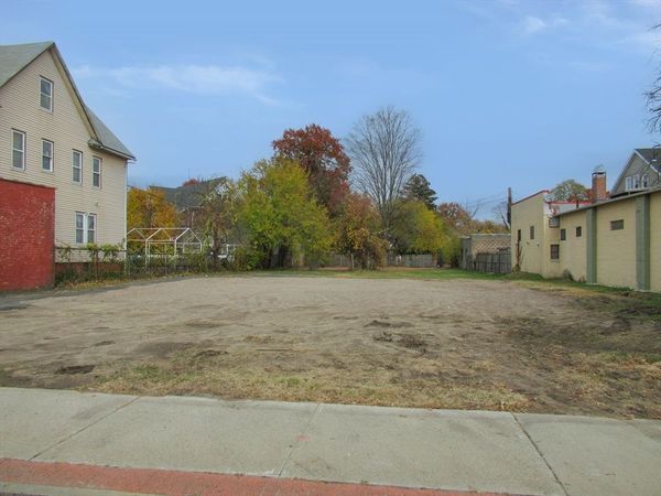 349 Walnut St, Springfield, MA 01105